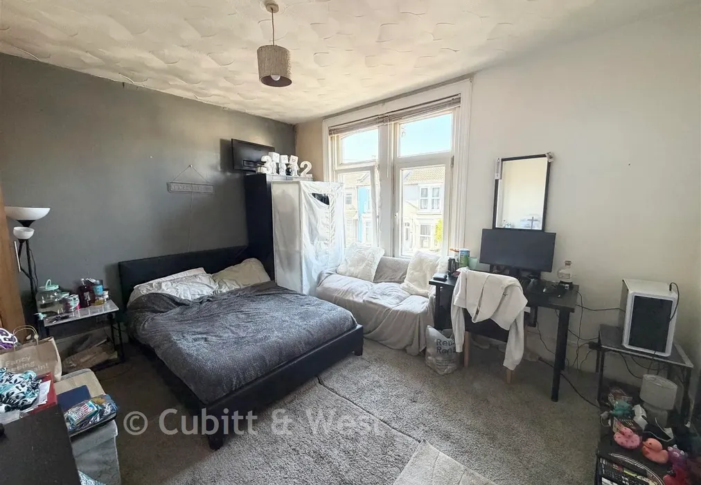 Bedroom 1 - New Road East, Portsmouth, Hampshire - Wards of Kent