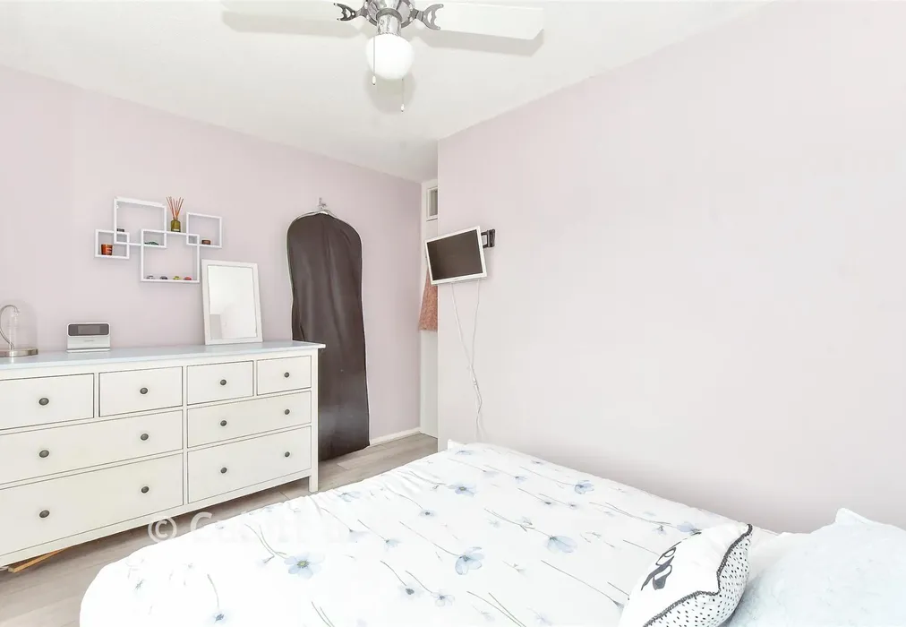 Bedroom 1 - George Street, Portsmouth, Hampshire - Wards of Kent