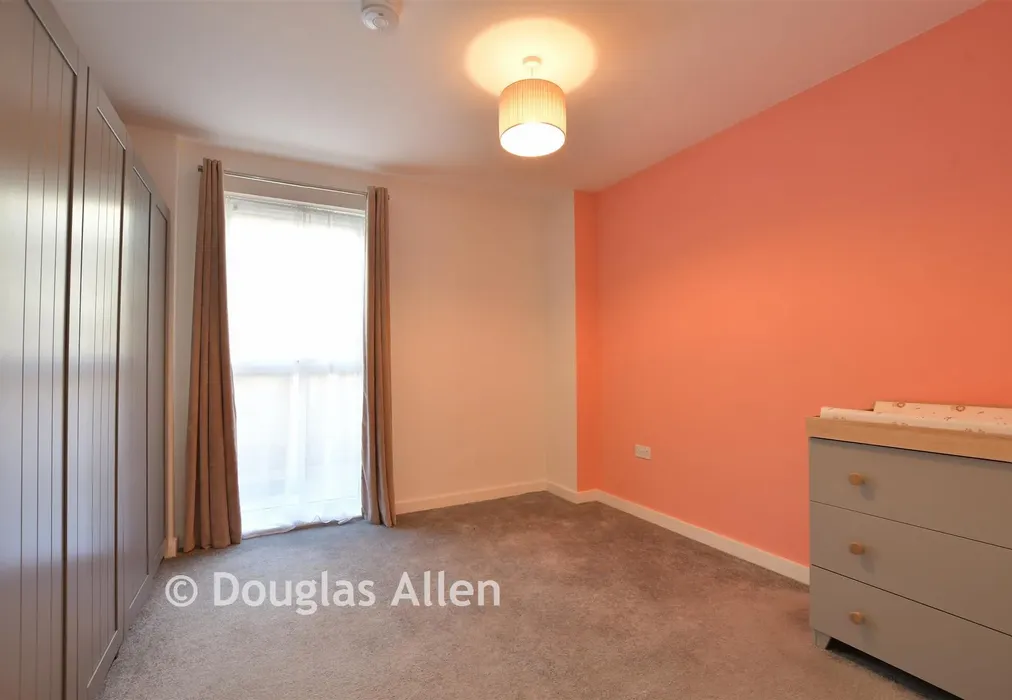 Bedroom 2 - Luctons Close, Loughton, Essex - Wards of Kent