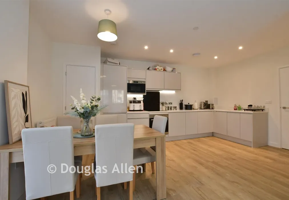 Lounge/Kitchen /Dining Room - Luctons Close, Loughton, Essex - Wards of Kent
