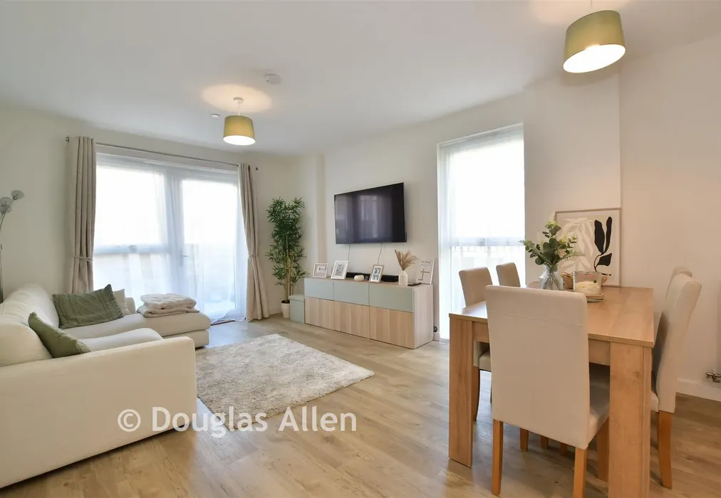 Lounge/Kitchen /Dining Room - Luctons Close, Loughton, Essex - Wards of Kent