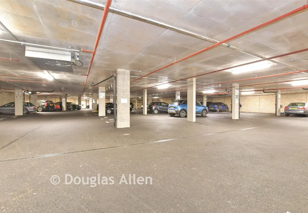 Driveway/Parking - Luctons Close, Loughton, Essex - Wards of Kent