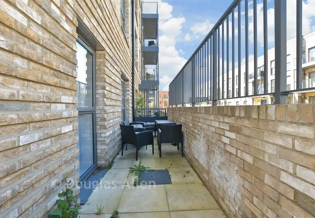 Balcony / Terrace - Luctons Close, Loughton, Essex - Wards of Kent