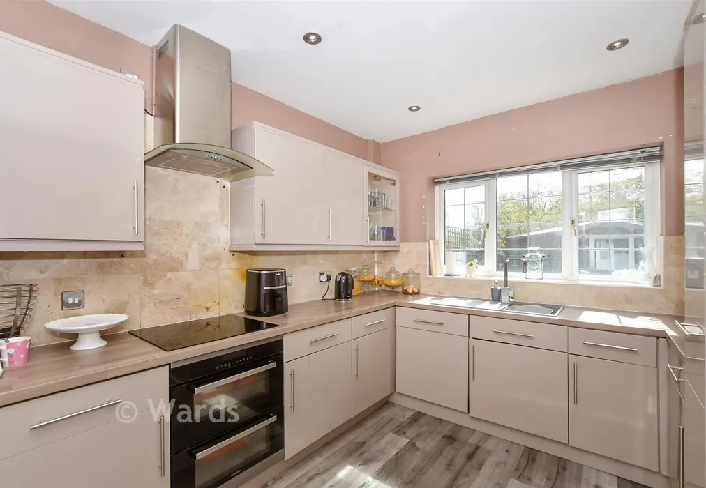 Kitchen - Harrow Way, Kingsnorth, Ashford, Kent - Wards of Kent