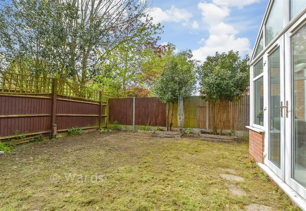 Rear Garden - Harrow Way, Kingsnorth, Ashford, Kent - Wards of Kent