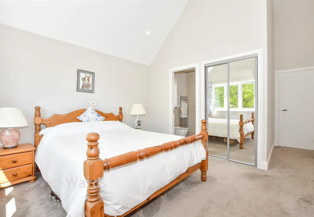 Bedroom 1 - Warmlake Orchard, Sutton Valence, Kent - Wards of Kent