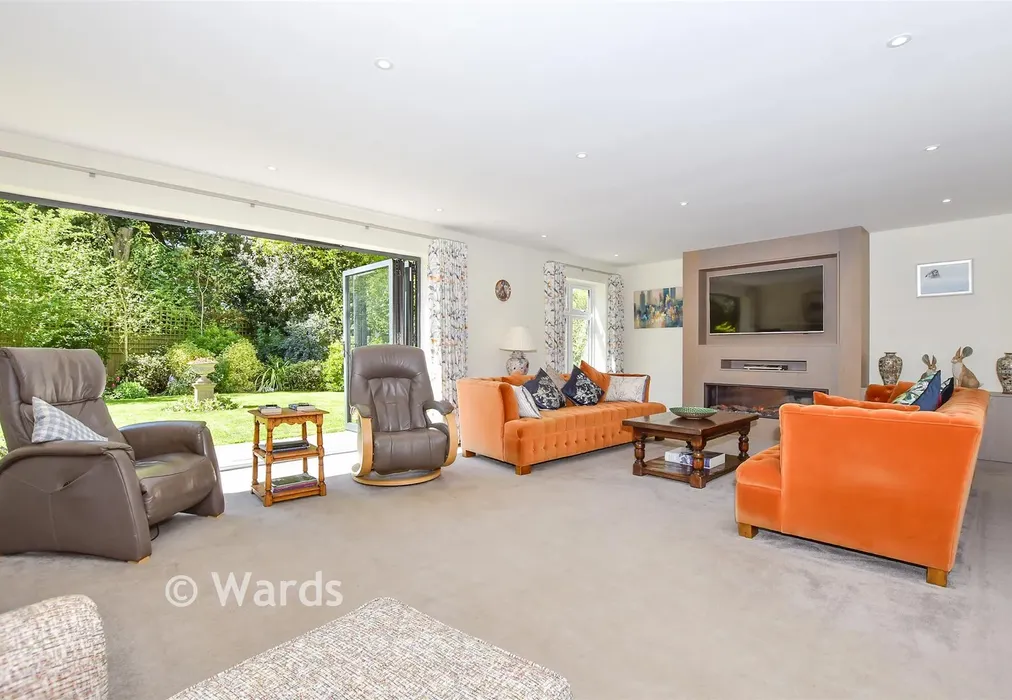 Lounge - Warmlake Orchard, Sutton Valence, Kent - Wards of Kent