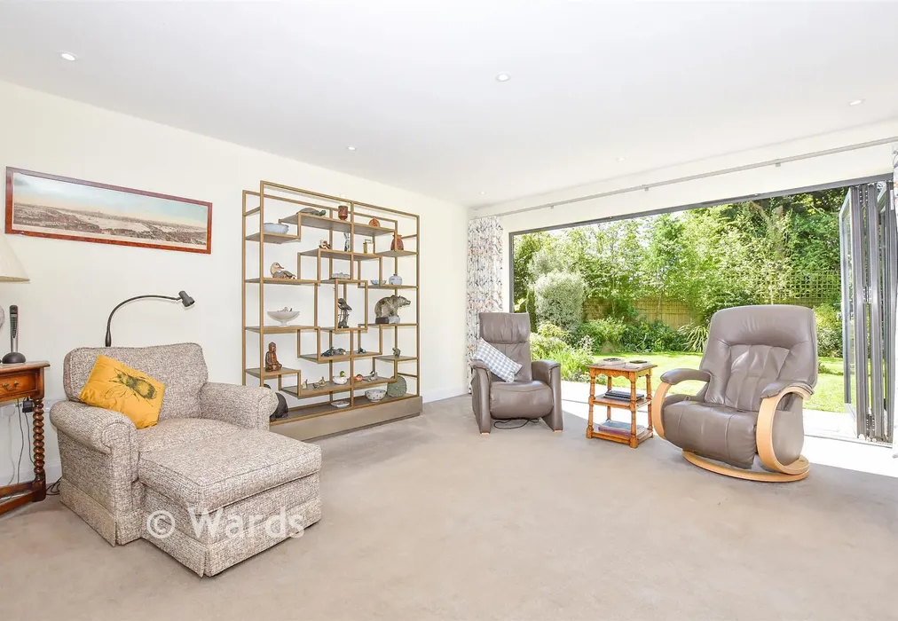 Lounge - Warmlake Orchard, Sutton Valence, Kent - Wards of Kent