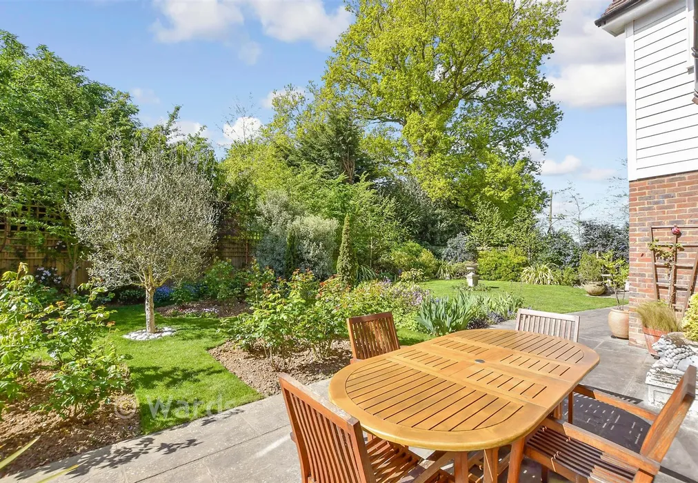 Rear Garden - Warmlake Orchard, Sutton Valence, Kent - Wards of Kent