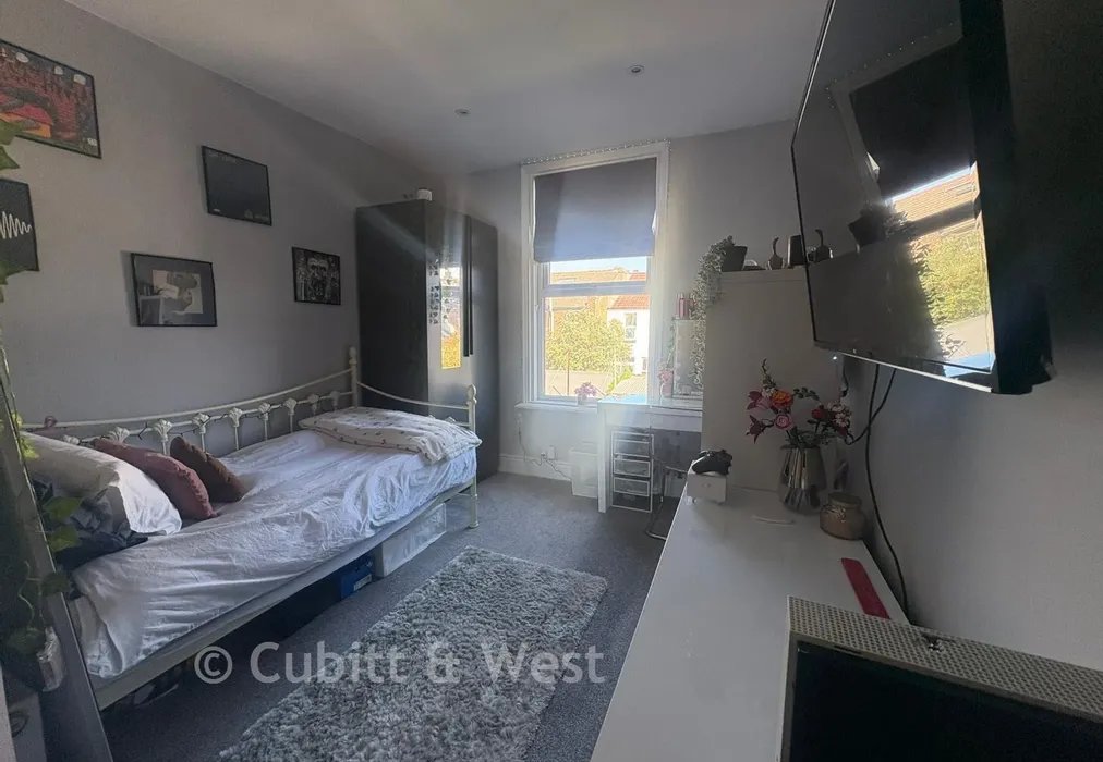 Bedroom 2 - Alverstone Road, Southsea, Hampshire - Wards of Kent