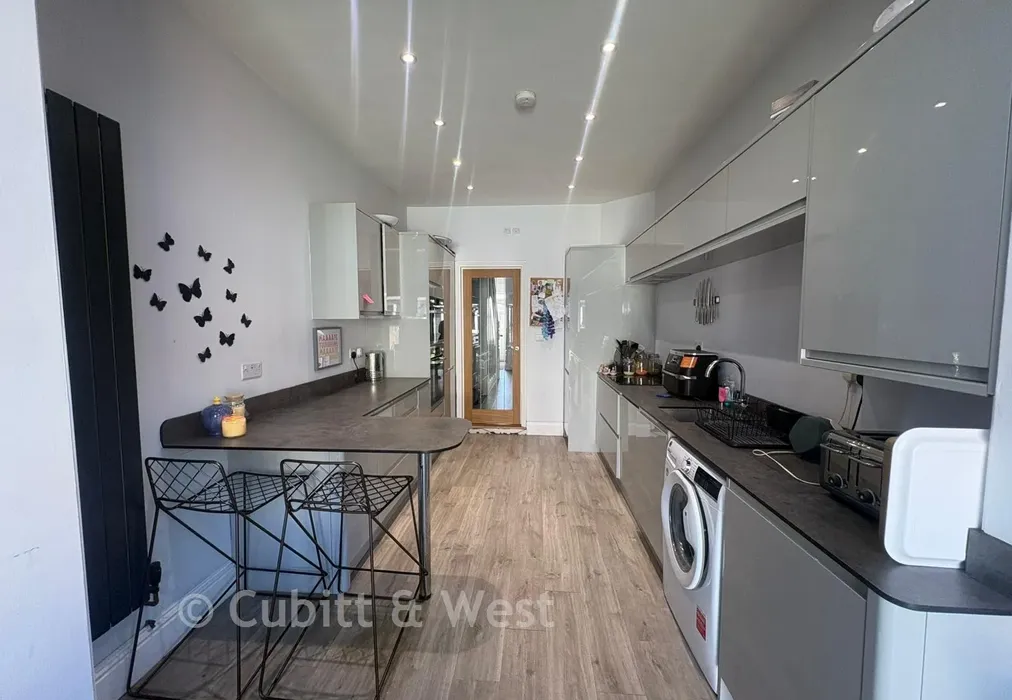 Kitchen - Alverstone Road, Southsea, Hampshire - Wards of Kent