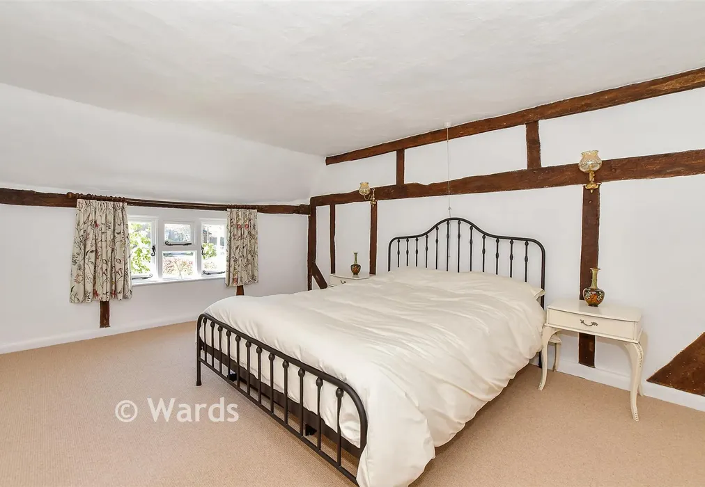 Bedroom 1 - West End, Marden, Kent - Wards of Kent