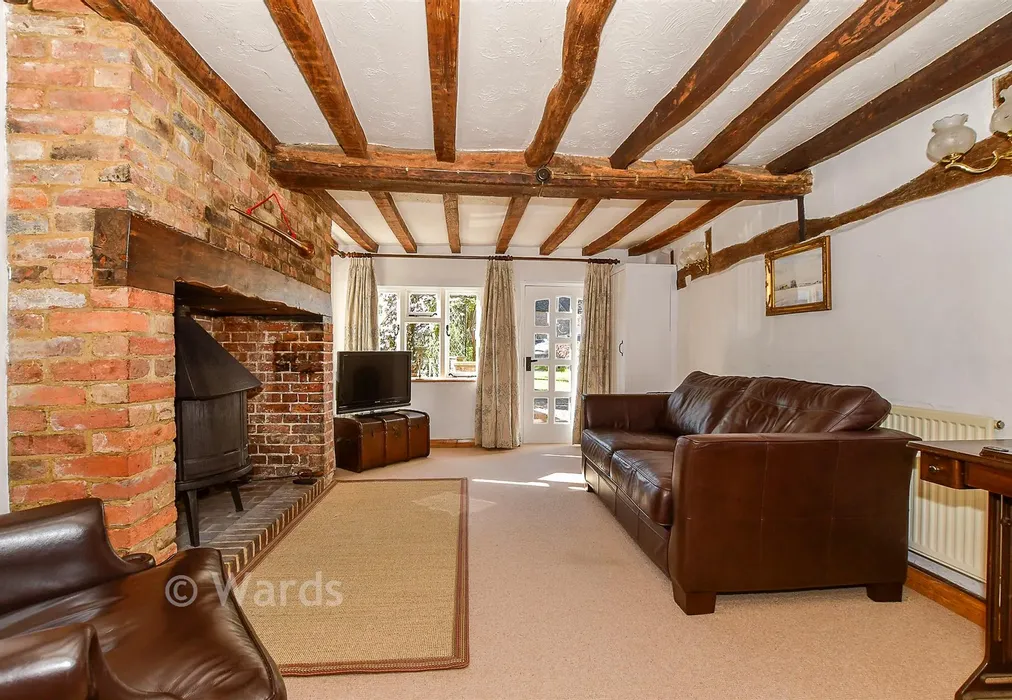 Lounge - West End, Marden, Kent - Wards of Kent