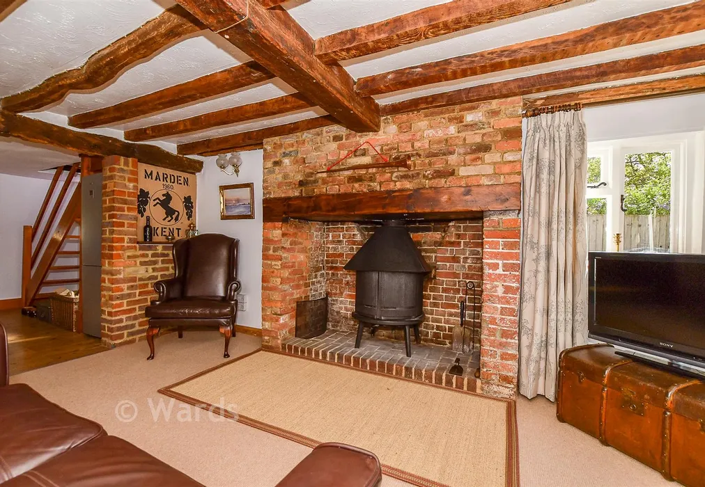 Lounge - West End, Marden, Kent - Wards of Kent