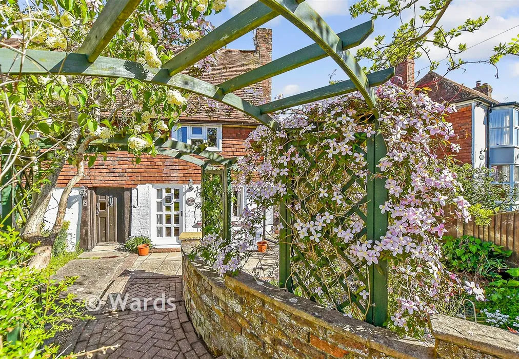 External Lifestyle Photograph - West End, Marden, Kent - Wards of Kent