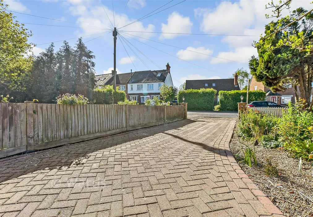 Driveway/Parking - West End, Marden, Kent - Wards of Kent