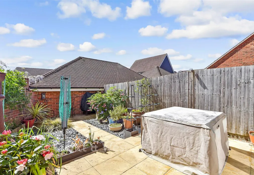 Rear Garden - Smith Road, Broadbridge Heath, West Sussex - Wards of Kent