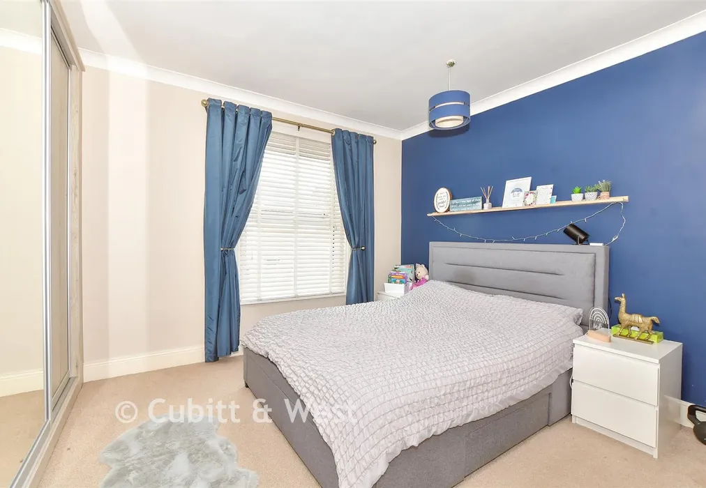 Bedroom 1 - Emsworth Road, Portsmouth, Hampshire - Wards of Kent