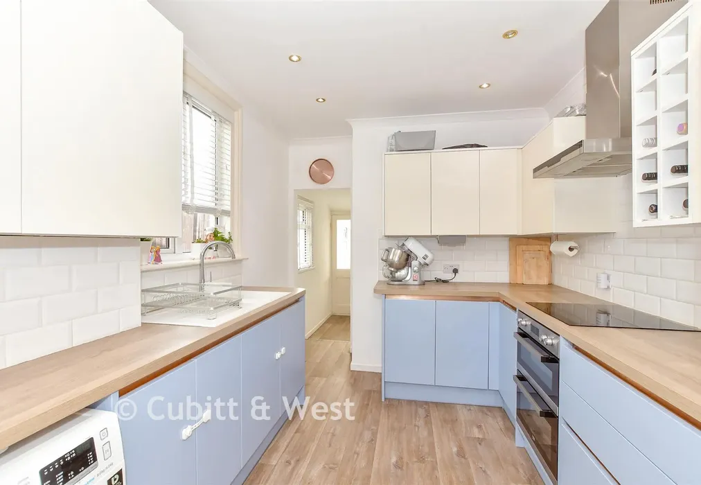 Kitchen - Emsworth Road, Portsmouth, Hampshire - Wards of Kent