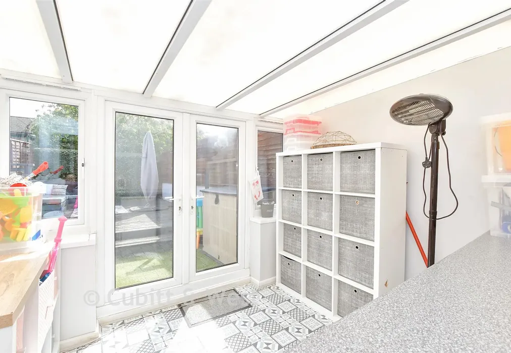 Conservatory - Emsworth Road, Portsmouth, Hampshire - Wards of Kent