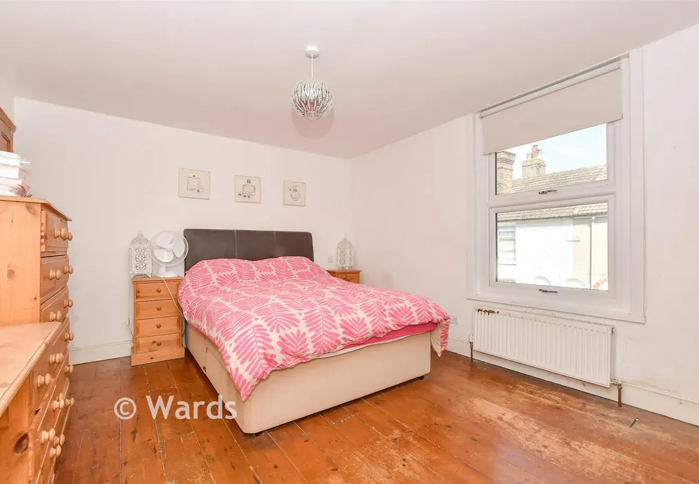 Bedroom 1 - St. John's Road, Faversham, Kent - Wards of Kent