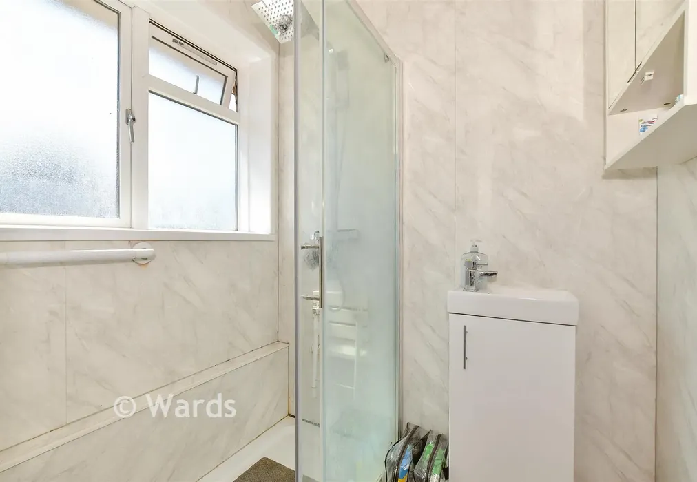Bathroom - Whitehall Bridge Road, Canterbury, Kent - Wards of Kent