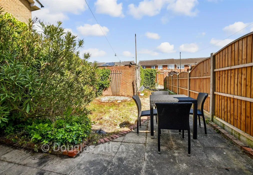 Rear Garden - Howell Road, Thurrock, Essex - Wards of Kent