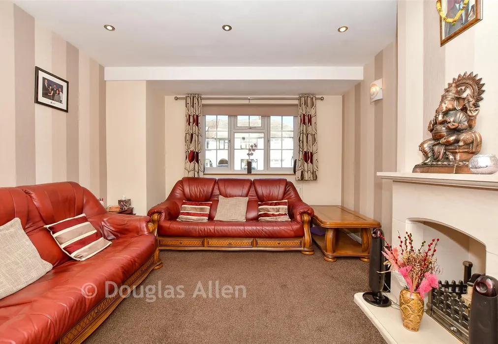 Lounge - Carnforth Gardens, Elm Park, Hornchurch, Essex - Wards of Kent