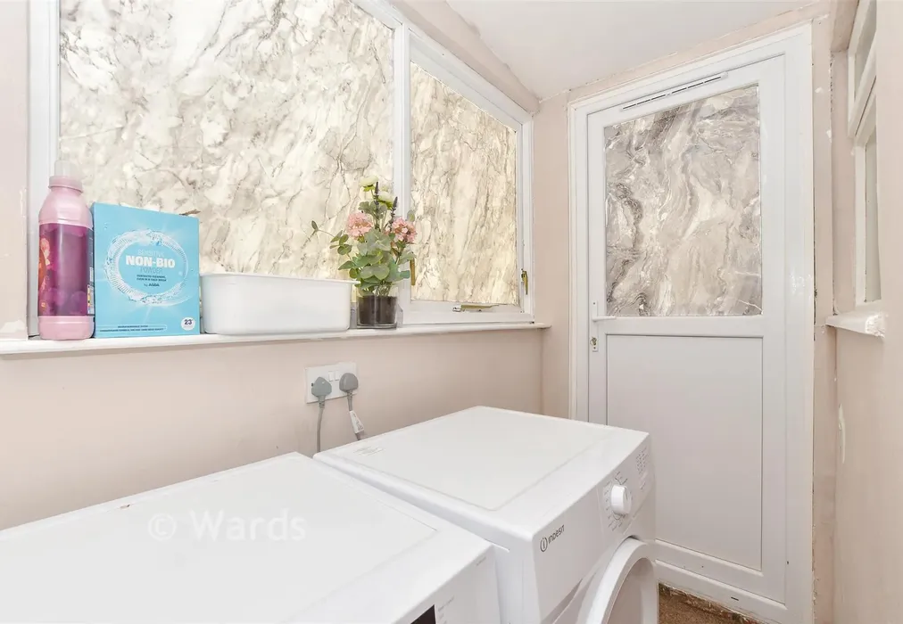 Lean-To - Whitfeld Road, Ashford, Kent - Wards of Kent