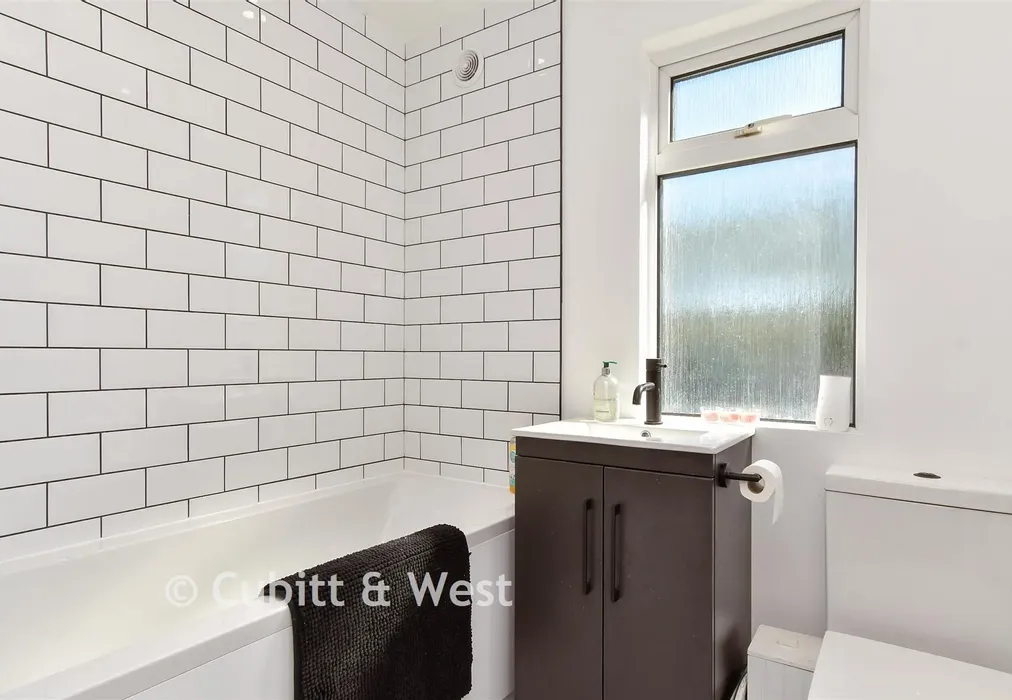 Bathroom - Downs Valley Road, Woodingdean, Brighton, East Sussex - Wards of Kent