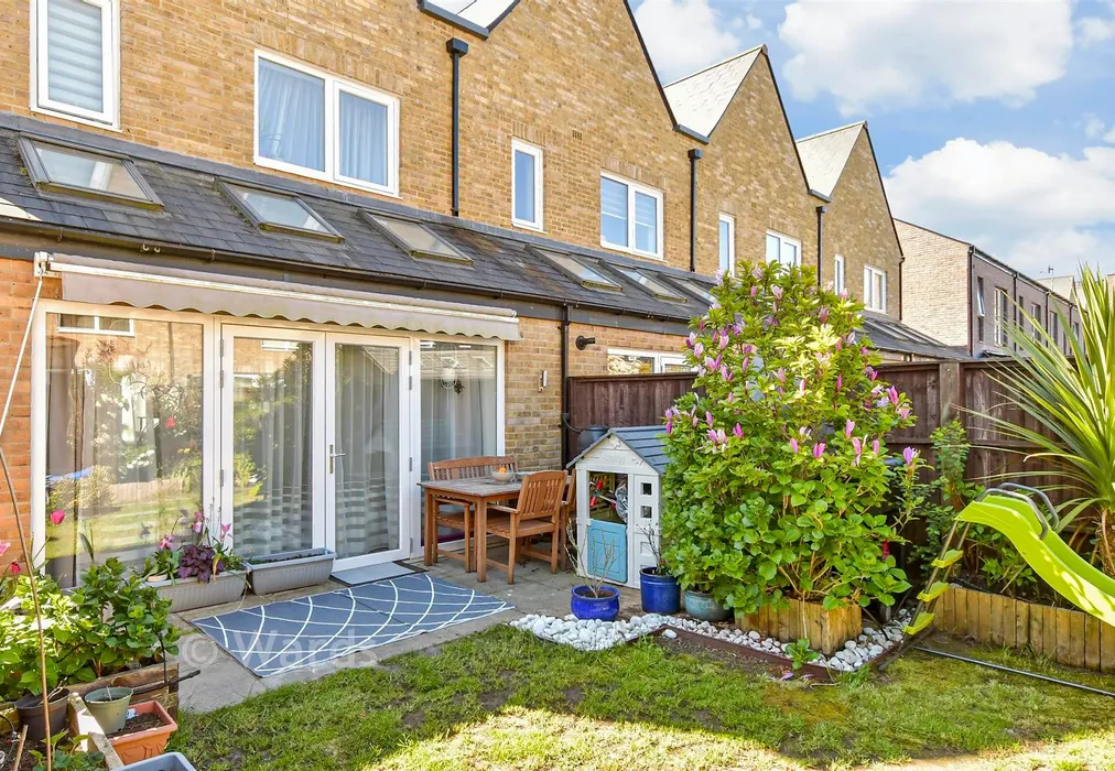 Rear Garden - Belvedere Road, Rochester, Kent - Wards of Kent