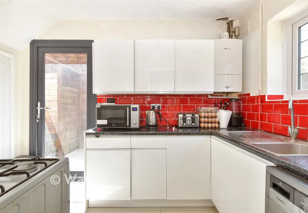 Kitchen - Highstead Crescent, Erith, Kent - Wards of Kent