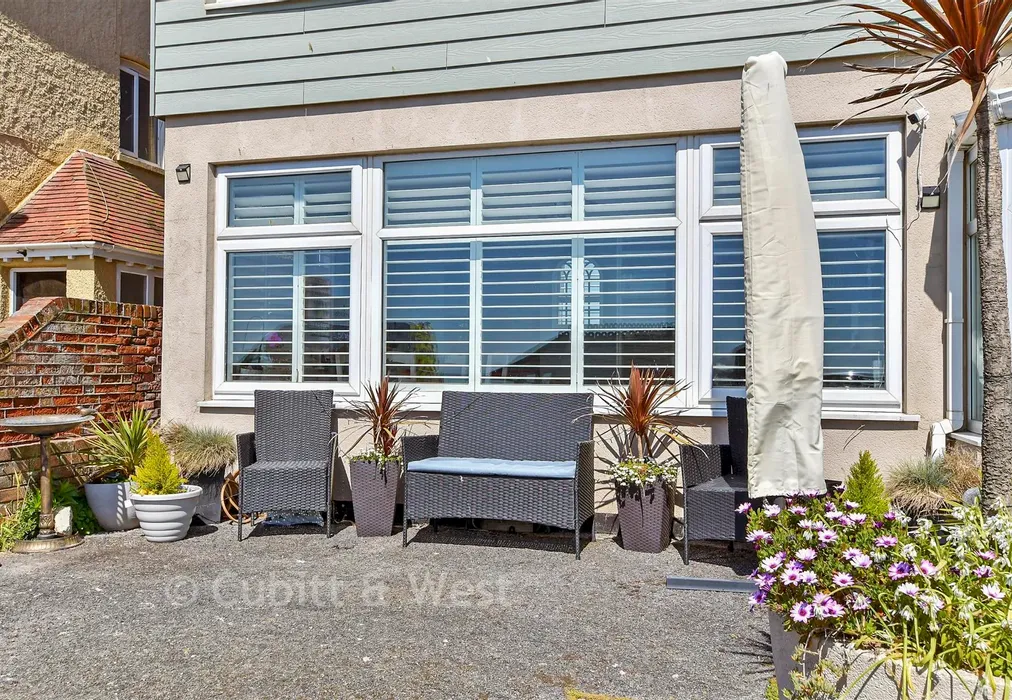 Communal Gardens - Marine Drive West, Bognor Regis, West Sussex - Wards of Kent
