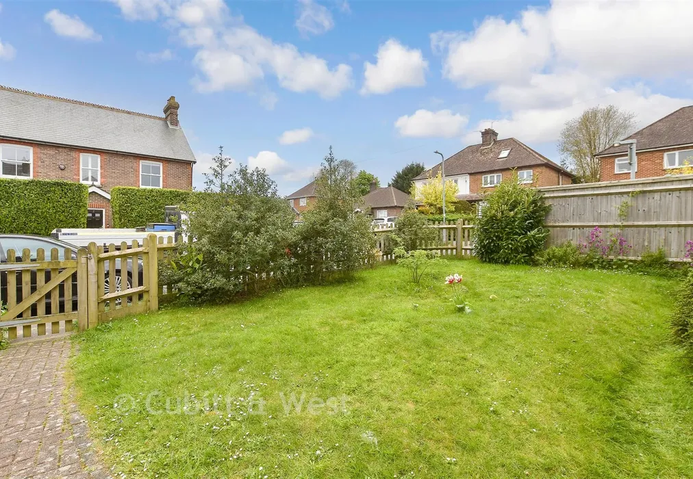 Front Garden - West Beeches Road, Crowborough, East Sussex - Wards of Kent