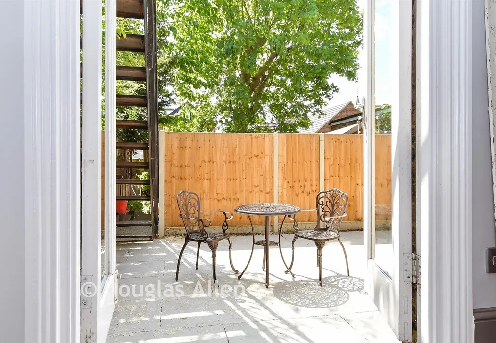 Internal Lifestyle Photograph - Glebe Avenue, Woodford Green, Essex - Wards of Kent