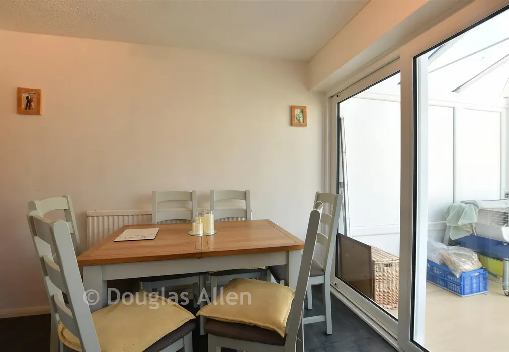 Kitchen/Dining Room - Durants Walk, Wickford, Essex - Wards of Kent