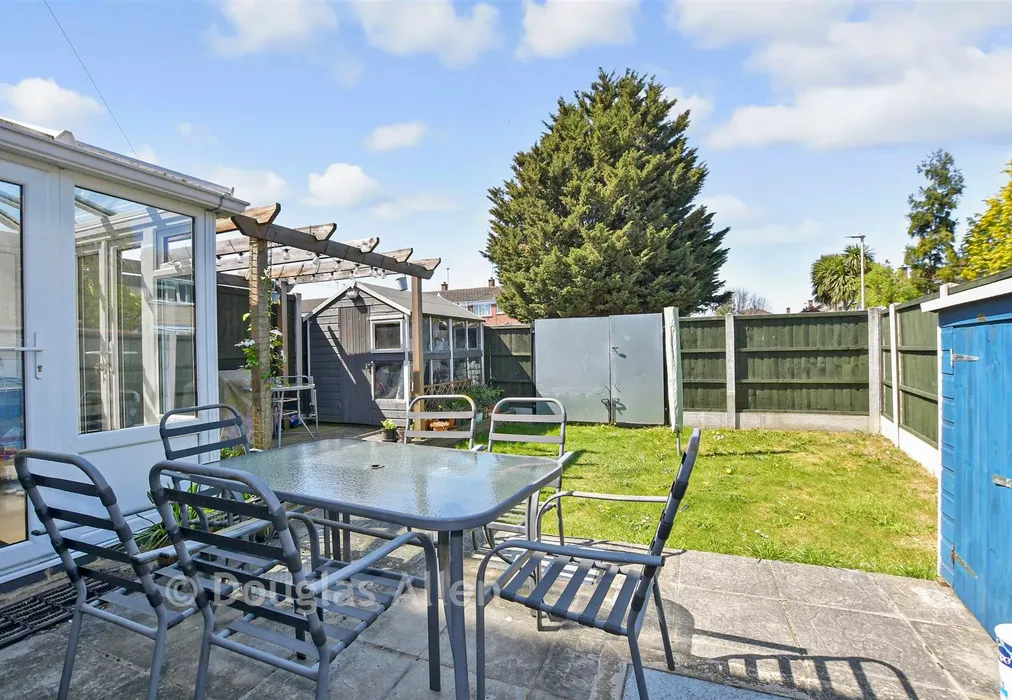External Lifestyle Photograph - Durants Walk, Wickford, Essex - Wards of Kent