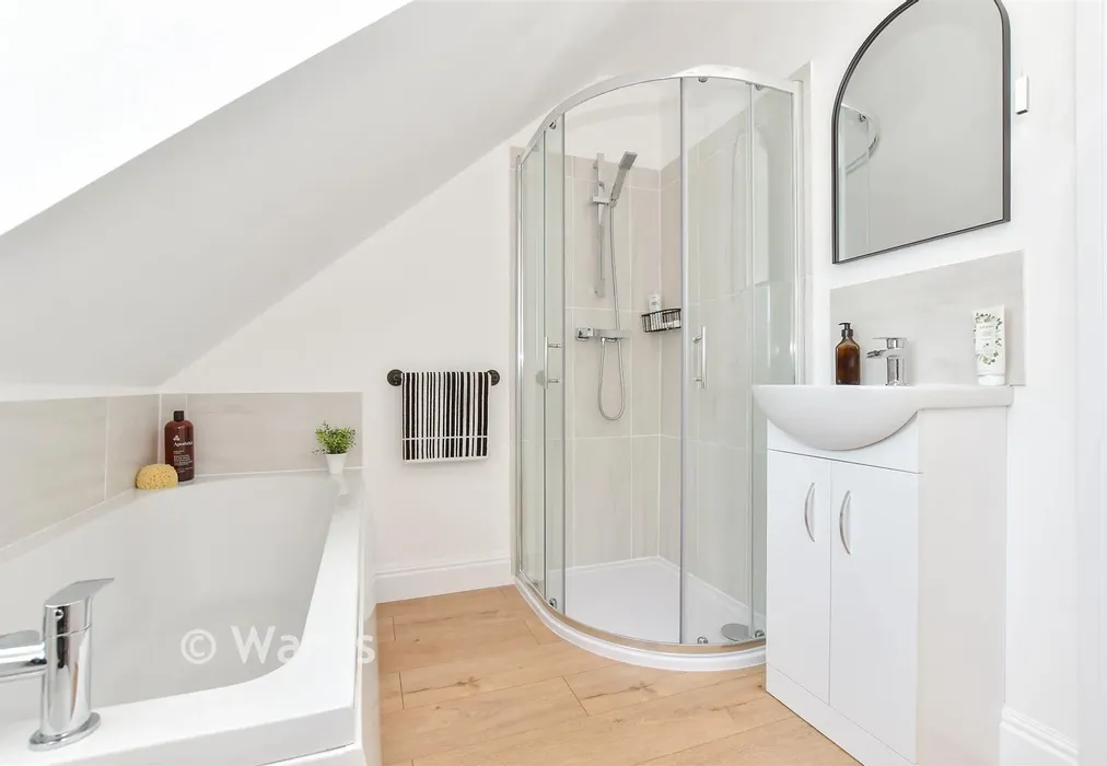 Bathroom - Bartlett Drive, Whitstable, Kent - Wards of Kent