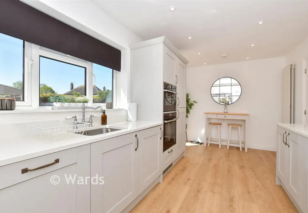 Kitchen - Bartlett Drive, Whitstable, Kent - Wards of Kent