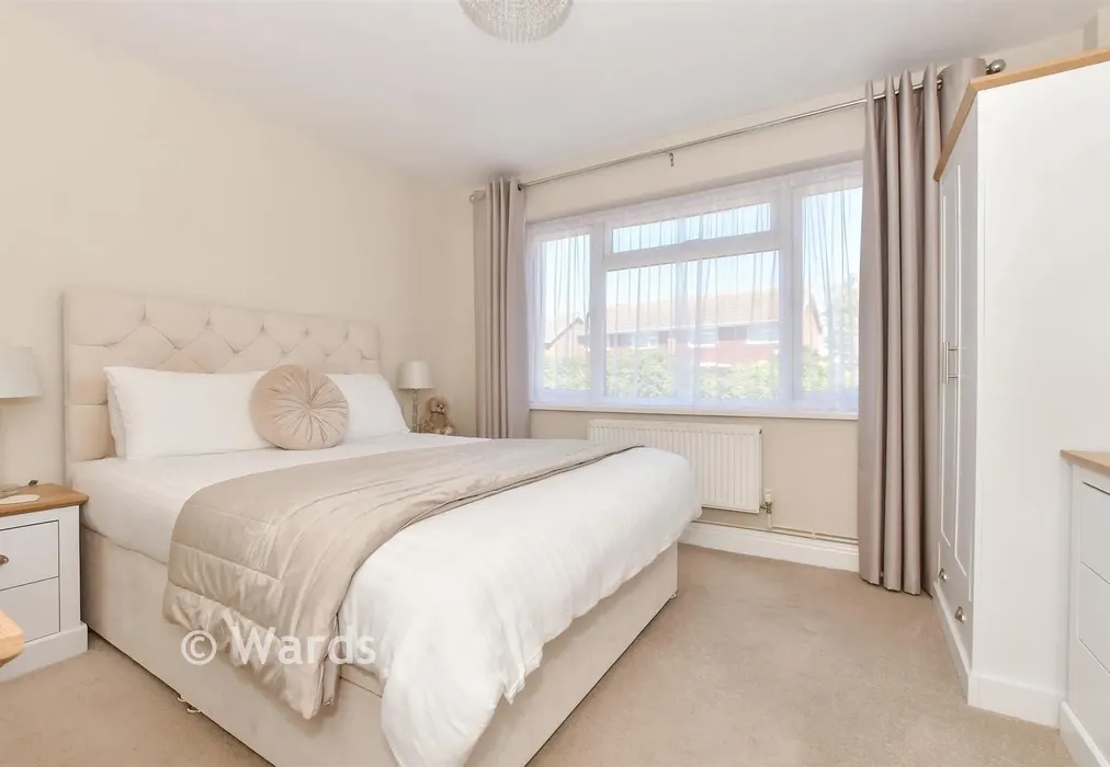 Bedroom 1 - Bartlett Drive, Whitstable, Kent - Wards of Kent