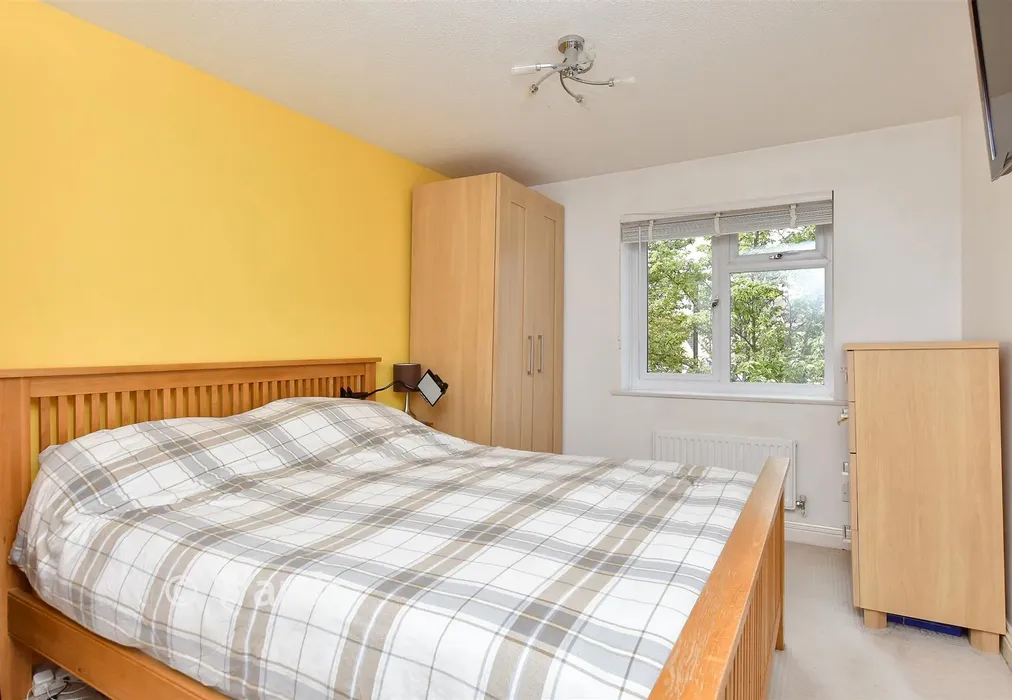 Bedroom 1 - Shorefields, Rainham, Gillingham, Kent - Wards of Kent