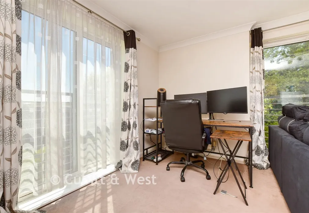 Lounge / Kitchen - Buffers Lane, Leatherhead, Surrey - Wards of Kent