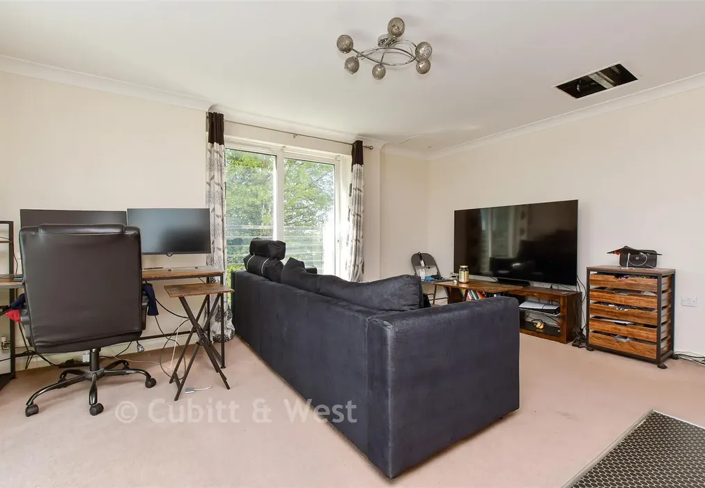 Lounge / Kitchen - Buffers Lane, Leatherhead, Surrey - Wards of Kent