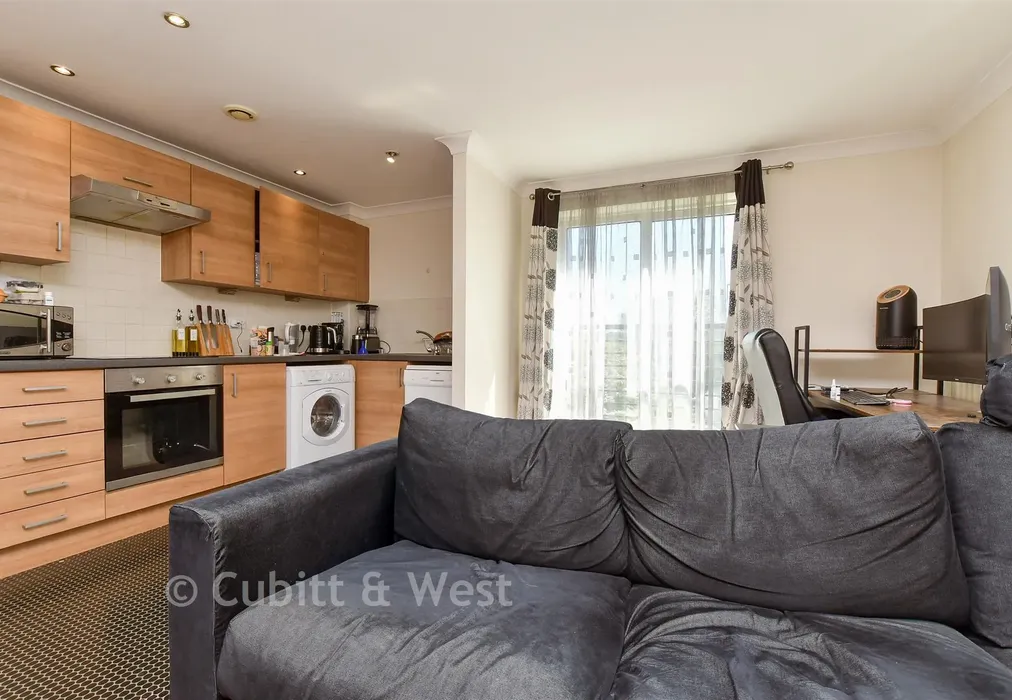 Lounge / Kitchen - Buffers Lane, Leatherhead, Surrey - Wards of Kent