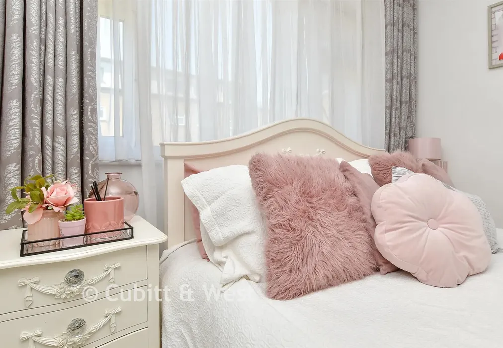 Internal Lifestyle Photograph - Brighton Road, Purley, Surrey - Wards of Kent