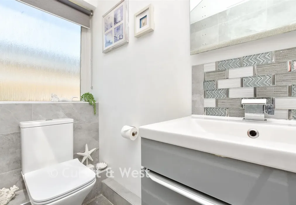 Bathroom - Brighton Road, Purley, Surrey - Wards of Kent