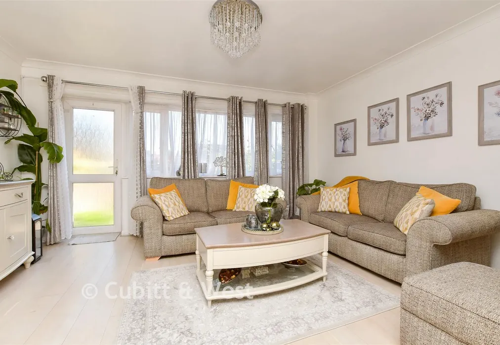 Lounge/Diner - Brighton Road, Purley, Surrey - Wards of Kent