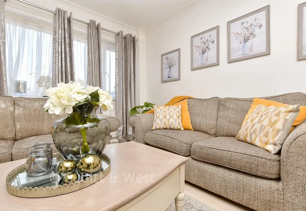 Internal Lifestyle Photograph - Brighton Road, Purley, Surrey - Wards of Kent