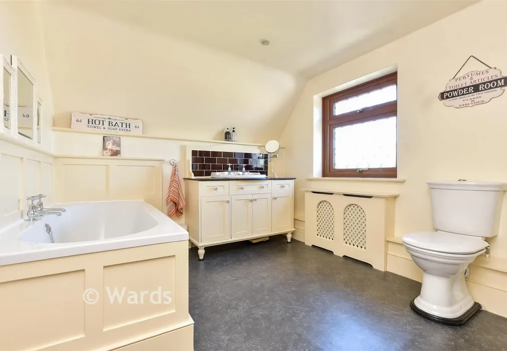 Bathroom - Ramsgate Road, Margate, Kent - Wards of Kent