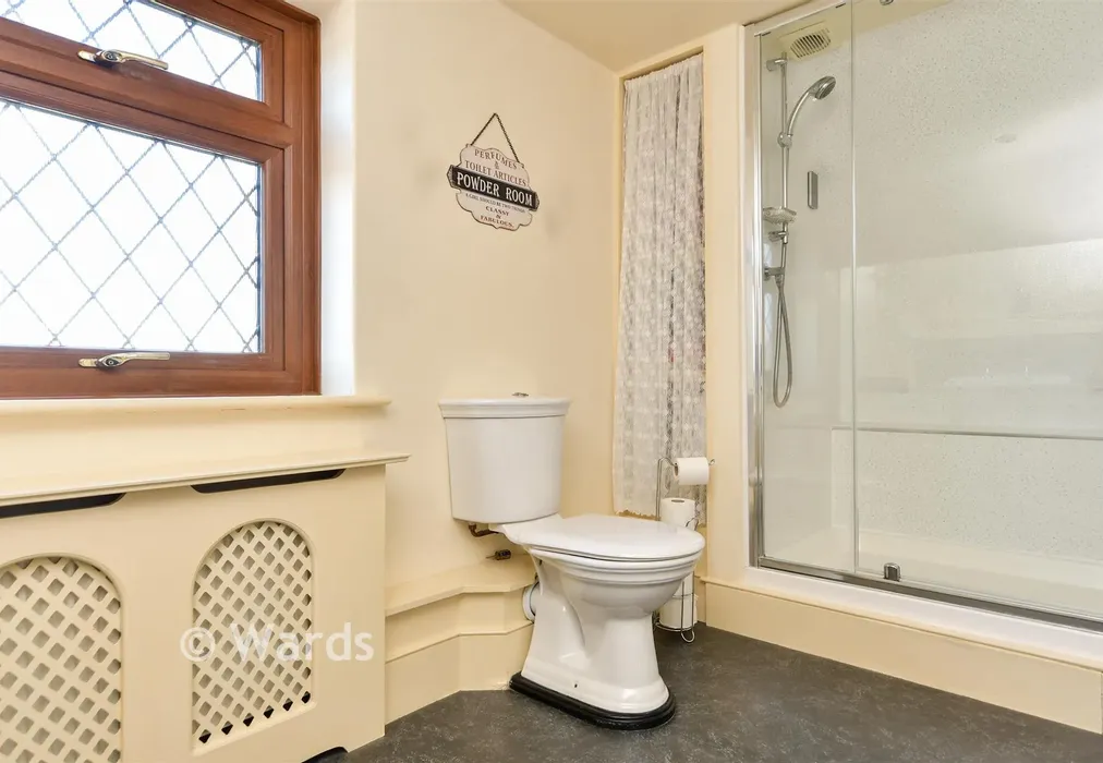 Bathroom - Ramsgate Road, Margate, Kent - Wards of Kent